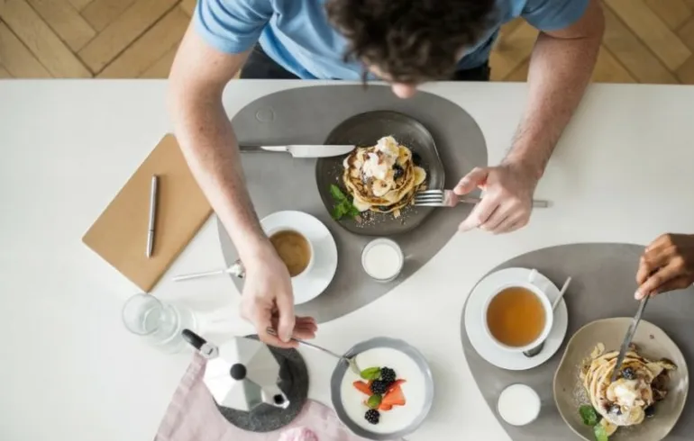 Πρωινό: Ποιες οι επιπτώσεις για την υγεία και τη σιλουέτα σας εάν δεν τρώτε