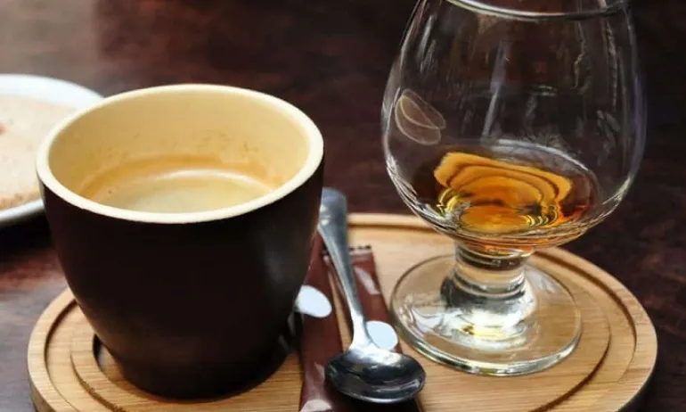 Πόσο αποτελεσματικός είναι ο καφές μετά το αλκοόλ;