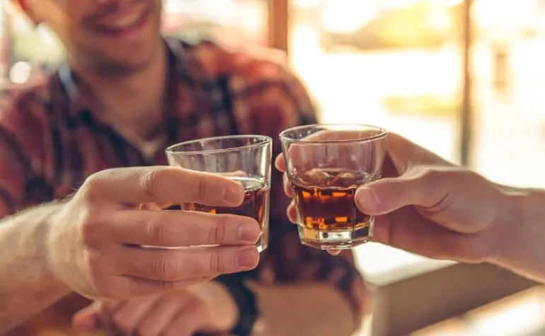 Αλκοόλ: 5 οφέλη για την υγεία μας όταν καταναλώνεται με μέτρο