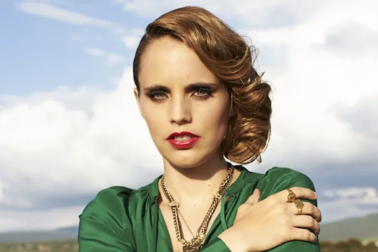 Anna Calvi -- I'm The Man, That Will Find You (feat. David Byrne)