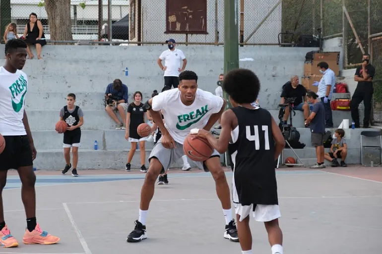 AntetokounBros Academy: Παίζεις δίπλα στους καλύτερους παίκτες μπάσκετ στον κόσμο