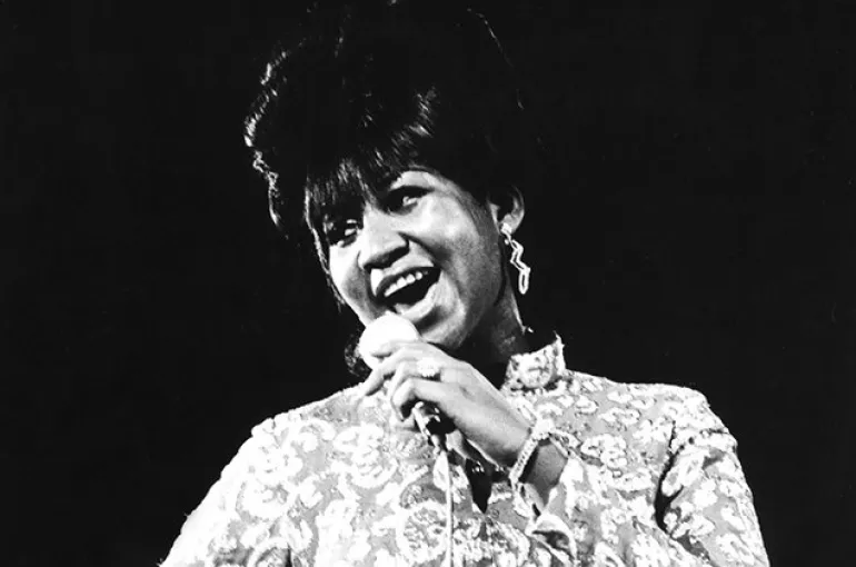 10 Ζωντανές ερμηνείες της Aretha Franklin που πρέπει να δείτε...