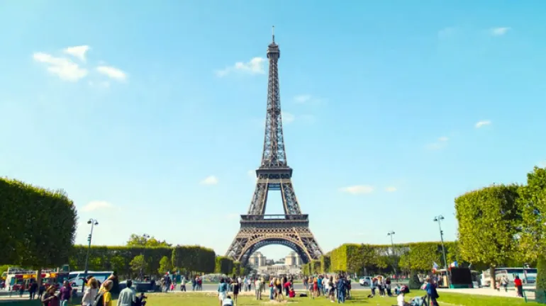 Κάντε μία βόλτα στο μαγικό Παρίσι μέσα σε δύο λεπτά...