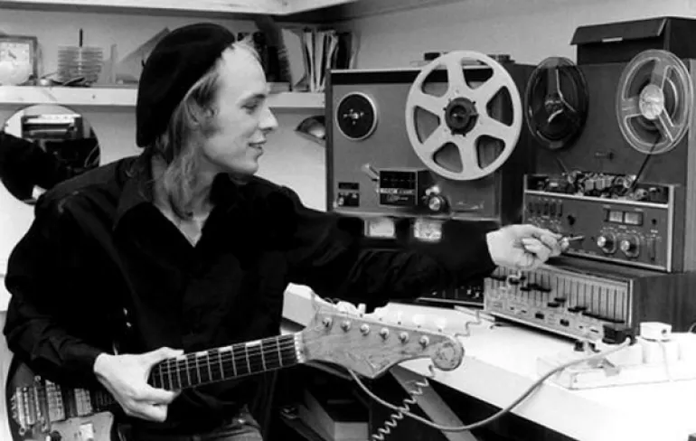 Ακούστε 29 ώρες ambient μουσικής από τον υπέροχο Brian Eno
