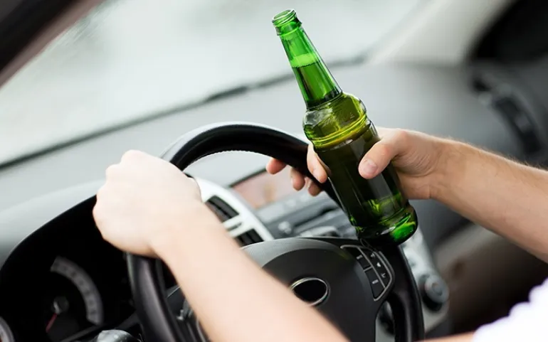 Το 35% των Ελλήνων οδηγεί έχοντας καταναλώσει αλκοόλ