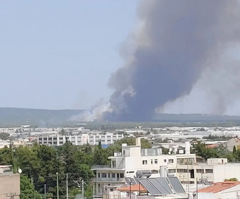 Βαρυμπόμπη – Μεγάλη φωτιά και προειδοποίηση για τους κατοίκους 