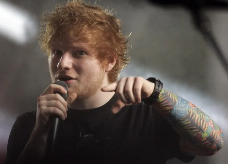 Η παγκόσμια περιοδεία του Ed Sheeran έκανε ρεκόρ με 342 εκ. λίρες