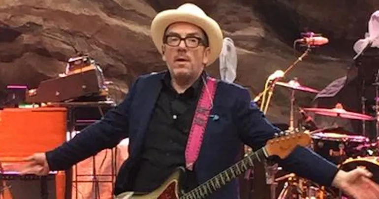 Elvis Costello - No Flag επιστροφή στο παρελθόν