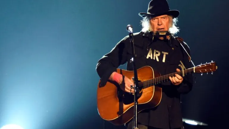 Neil Young για Donald Trump σε συναυλία: Άντε γ....