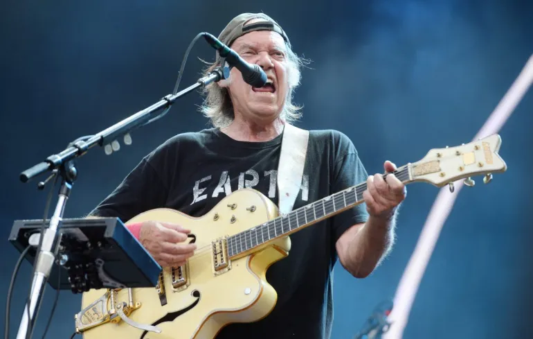Neil Young, μέσα στο χρόνο νέο άλμπουμ με τους Crazy Horse