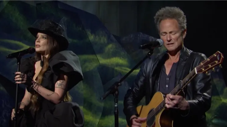 H Halsey στο SNL μαζί της ο Lindsey Buckingham