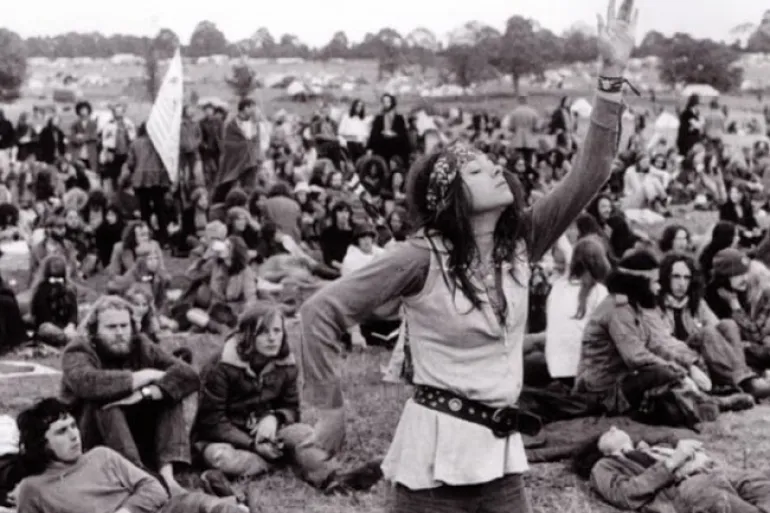 Ειρήνη, αγάπη, ελευθερία - Η μόδα των Χίπις από τα 60's και τα 70's...