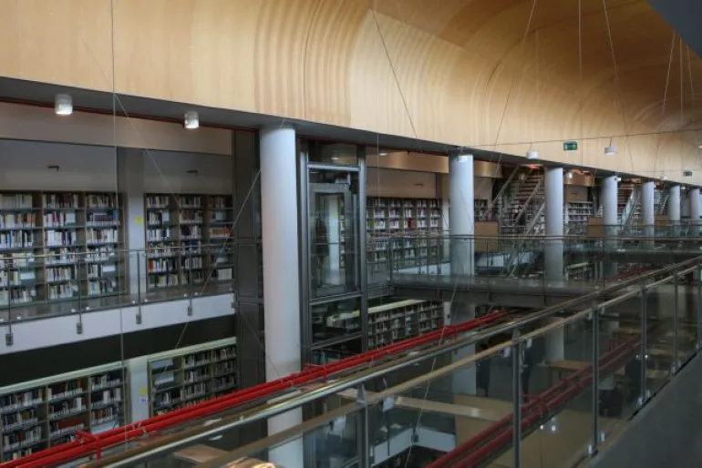 Εγκαινιάστηκε η εντυπωσιακή Βιβλιοθήκη της Φιλοσοφικής Σχολής 