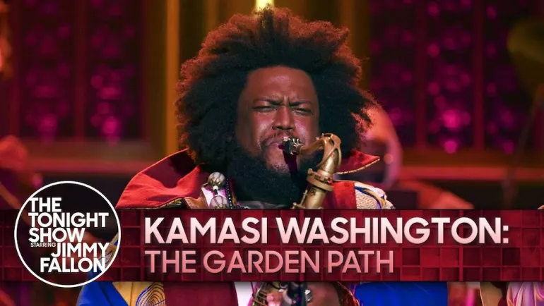 Ο Kamasi Washington στην πρώτη του εμφάνιση στην Αμερικάνικη TV, στον Jimmy Fallon