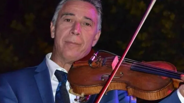 Κορωνοϊός: 53 ετών πέθανε ο βιολιστής διάσημων τραγουδιστών Ζήσης Κασιάρας