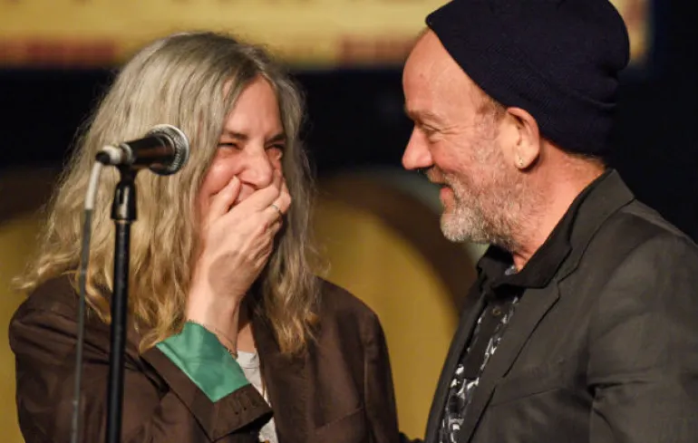 O Michael Stipe τραγούδησε στα γενέθλια της Patti Smith