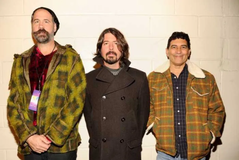 Τα επιζώντα μέλη των Nirvana έπαιξαν με Beck και St. Vincent