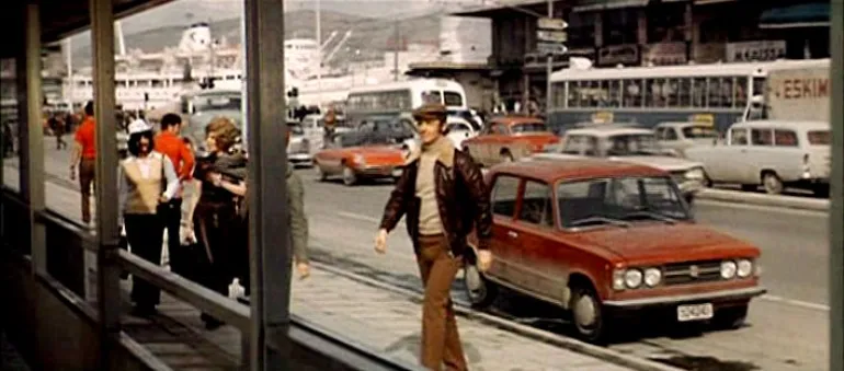 1971: Όταν ο Ζαν Πωλ Μπελμοντό έκανε βόλτα στον Πειραιά