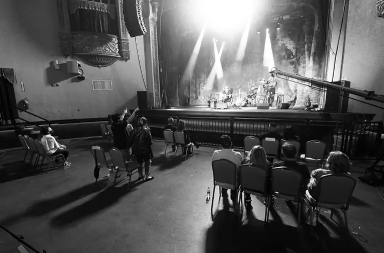 Οι χώροι συναυλιών ανοίγουν ξανά στην Αμερική - Θα ακολουθήσουν αγωγές;