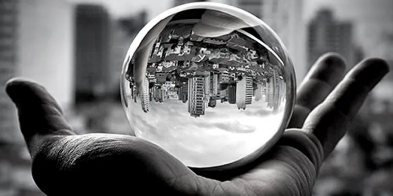 Διαβάζοντας το μέλλον, παίρνουμε δυνάμεις από το παρελθόν 