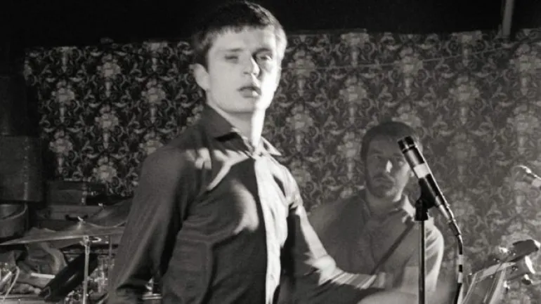 O Peter Hook των Joy Division/New Order πουλάει κιθάρες και αναμνηστικά 