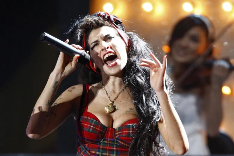 Beyond Black: Μια έκθεση αφιερωμένη στην εμβληματική Amy Winehouse