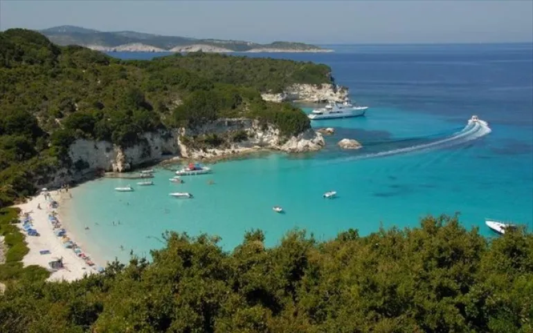 Οι 10 ομορφότερες ελληνικές παραλίες σύμφωνα με το Γερμανικό Travelbook