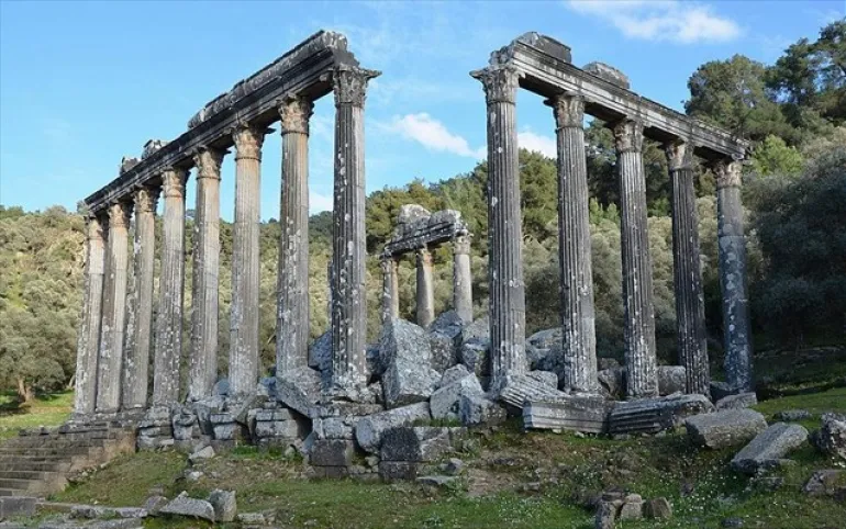 Ανάδειξη και αποκατάσταση για αρχαίο ελληνικό ναό του Διός, στην Εύρωμο