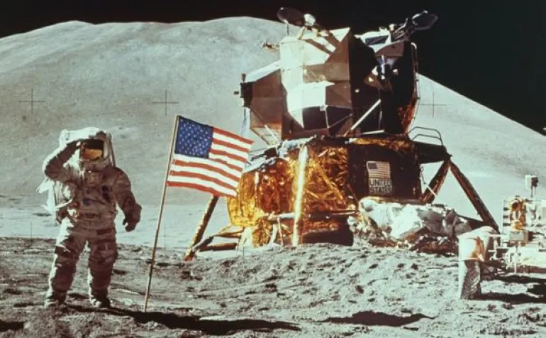 Σαν σήμερα το 1969 ο Νηλ Άρμστρονγκ έγινε ο πρώτος άνθρωπος που πάτησε στη Σελήνη...