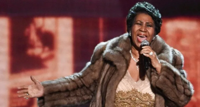Τα γούνινα παλτό της Aretha Franklin ζητά η μη κερδοσκοπική peta