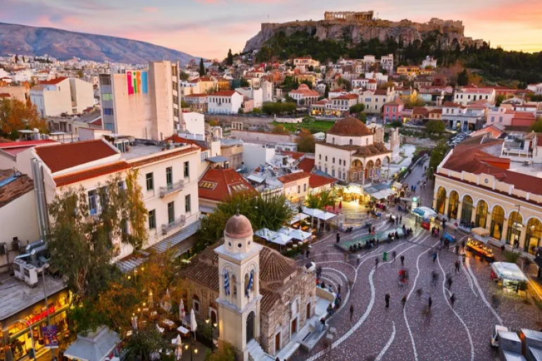 Σταθερά αλλάζει χέρια το κέντρο της Αθήνας μετά την απαξίωση από τους βανδαλισμούς
