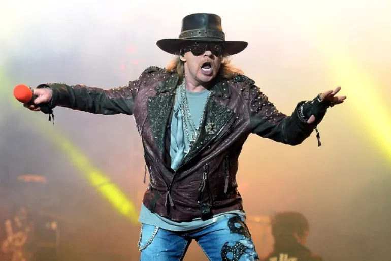 Ζημιά σε κόκαλο στο πόδι του ο Axl Rose, τα σώου θα κανονικά