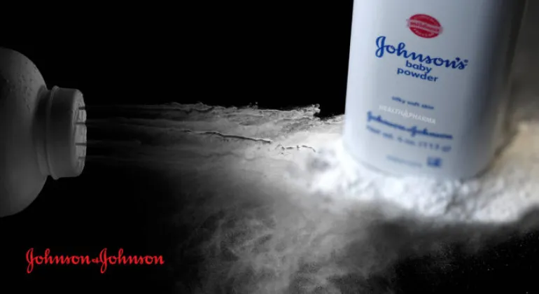 ΗΠΑ: Μεγάλη αλυσίδα φαρμακείων αποσύρει ταλκ της J&J μετά τον εντοπισμό αμίαντου