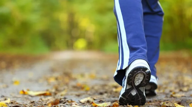 Πόσο περπάτημα την ημέρα χρειάζεστε για να χάνετε κιλά σταθερά;