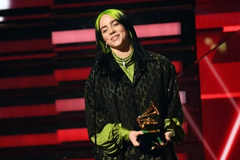Λιτή και χωρίς ρίσκο η ερμηνεία της Billie Eilish στα όσκαρ