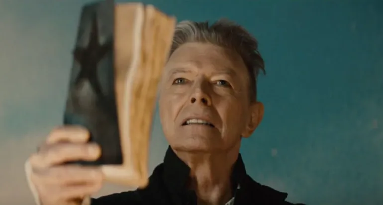 Ο David Bowie κυκλοφορεί trailer για το "Blackstar"