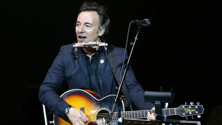 Ακούμε στο Spotify τραγούδια που αρέσουν και στον Bruce Springsteen, ακολουθείστε μας