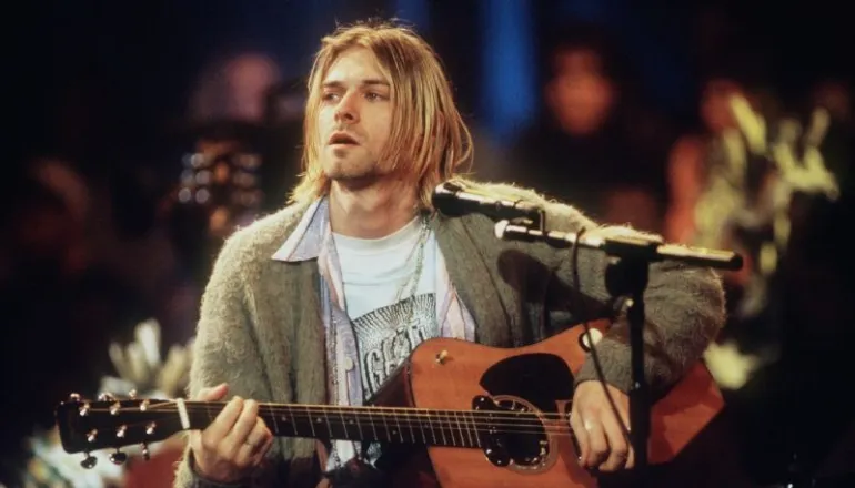Στο σφυρί, η διάσημη «Unplugged» κιθάρα του Kurt Cobain