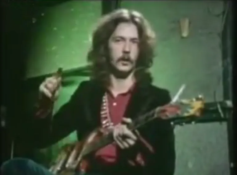 Ο Eric Clapton σε ηλικία 23 ετών αποκαλύπτει τα μυστικά της κιθάρας...