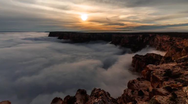 Δείτε τα σύννεφα να ταξιδεύουν πάνω από το Grand Canyon...