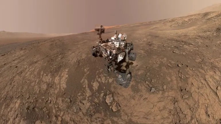 Φωτογραφία της NASA από τον Άρη, πυροδοτεί σενάρια για εξωγήινους