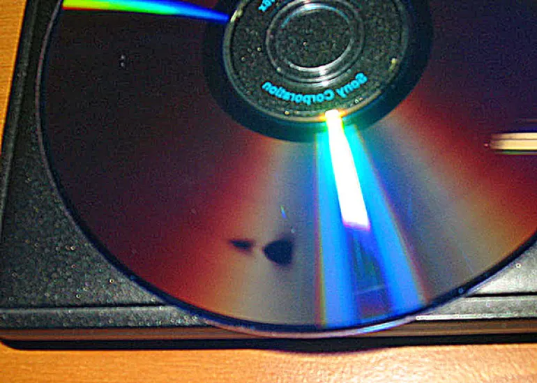 Τα παλιά σας CD μπορεί να αυτοκαταστρέφονται...!