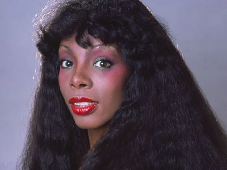 H Donna Summer ακούγεται σήμερα στο σύγχρονο ραδιόφωνο πολύ πιο συχνά από τους ροκ σταρς που αγαπήσαμε