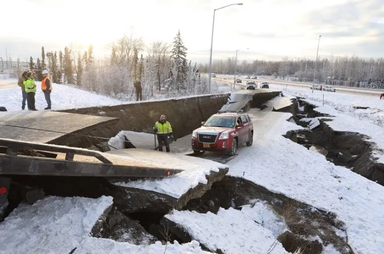 Εικόνες χάους μετά τον ισχυρό σεισμό των 7 Ρίχτερ στην Αλάσκα