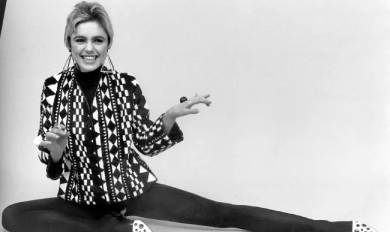 Edie Sedgwick: Η μοιραία γυναίκα που κατέκτησε τον Bob Dylan, υπήρξε μούσα του Andy Warhol και πέθανε νέα, έχοντας ζήσει μια πολυτάραχη ζωή
