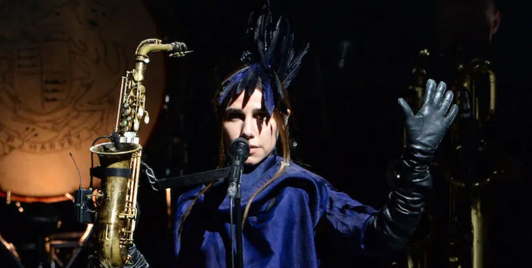 The Camp-PJ Harvey και Ramy Essam