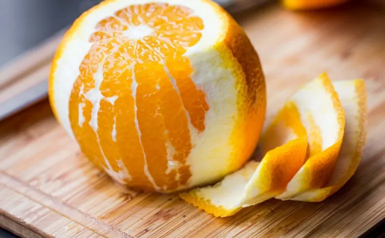 Φλούδες πορτοκαλιού: 9 εκπληκτικές χρήσεις μέσα στο σπίτι