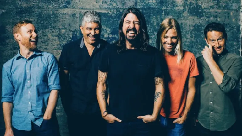 Ακούστε το νέο άλμπουμ των Foo Fighters, Medicine at Midnight 