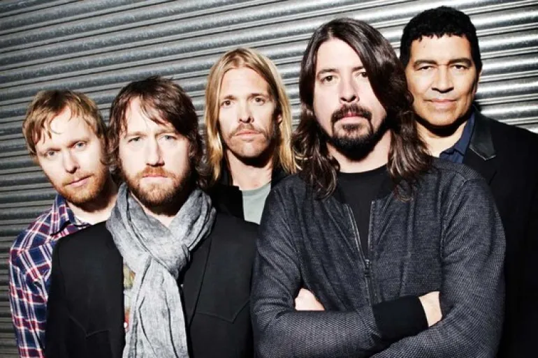Οι Foo Fighters κάνουν αναδρομή στο ροκ