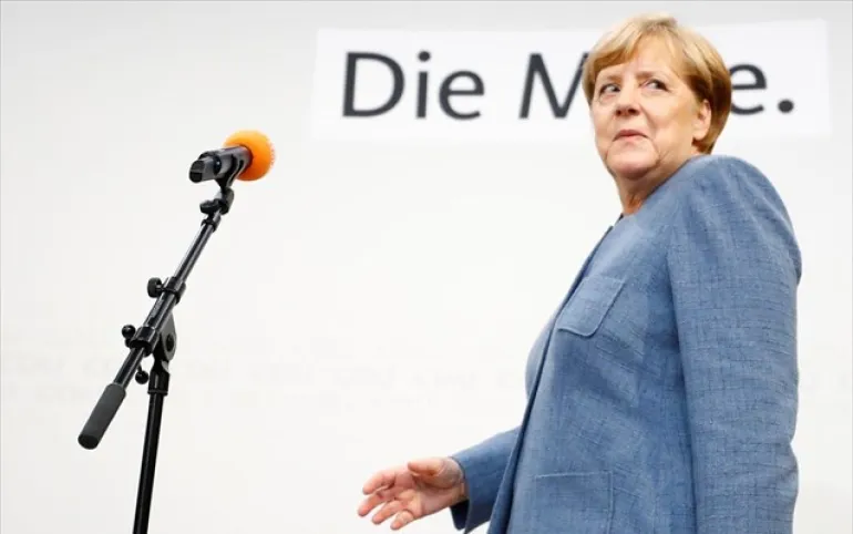 Η κυβέρνηση παρακολουθεί τις μετεκλογικές εξελίξεις στη Γερμανία